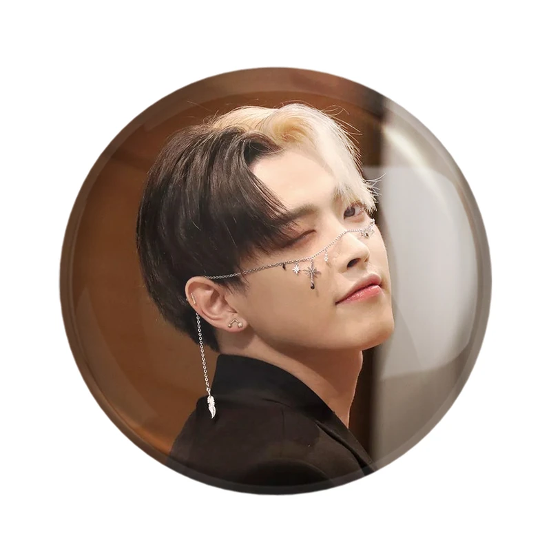 پیکسل خندالو مدل هونگ جونگ گروه ایتیز ATEEZ کد 21243