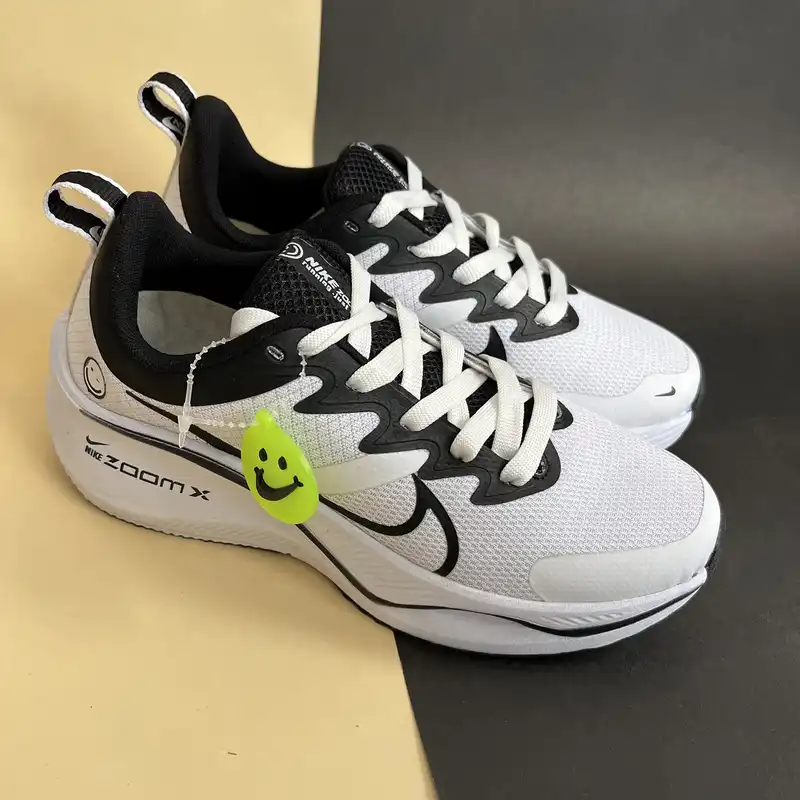 کفش پیاده روی زنانه مدل زوم ایکس 3