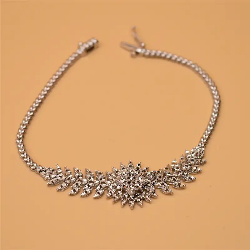 نیم ست طلا 18 عیار زنانه مدل تراش مینیاتور