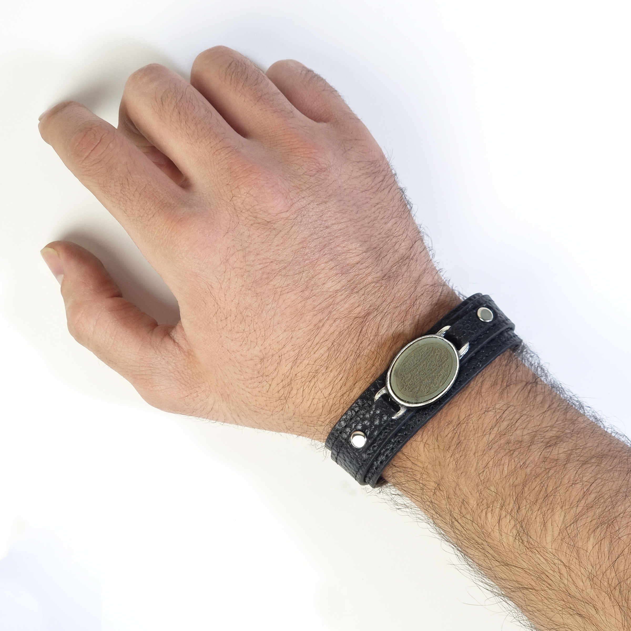 دستبند مدل چرم و سنگ طبیعی یشم طرح سوره فلق کد 114