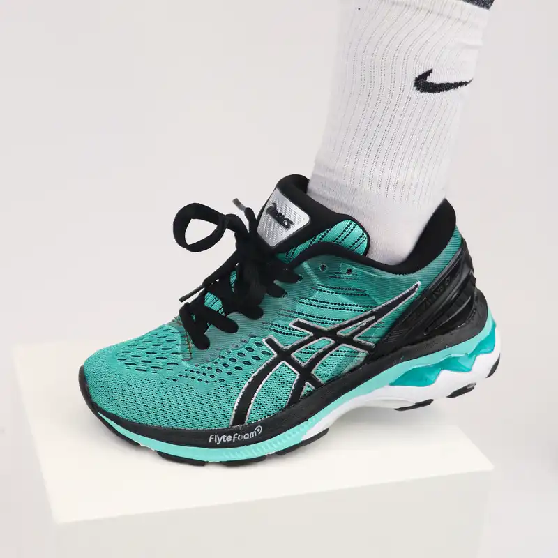 کفش پیاده روی زنانه مدل kayano