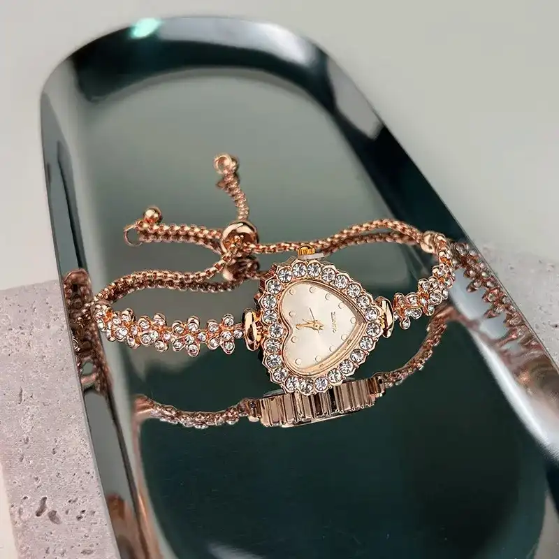 ساعت مچی عقربه ای زنانه مدل بند نگین دار قفل کرواتی  کد 2