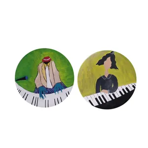 دیوارکوب سفالی طرح نوازنده مجموعه 2 عددی 