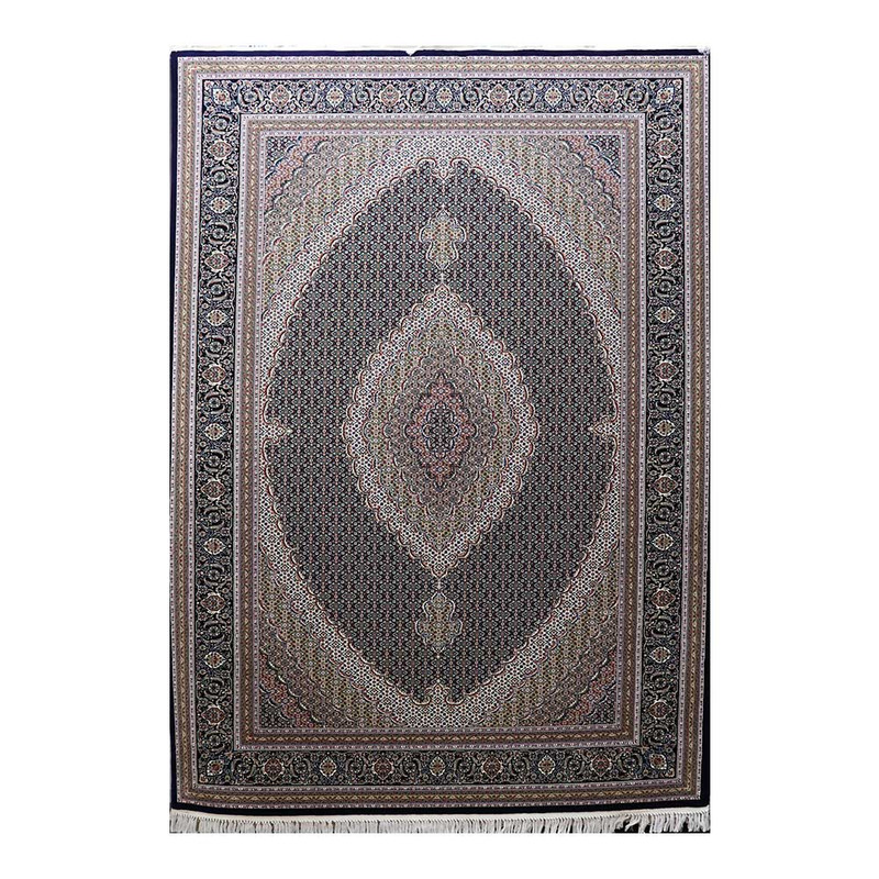 فرش ماشینی 700 شانه فرش زمرد مشهد زمینه سرمه‌ای حاشیه سرمه ای مدل ریزماهی کد 14016