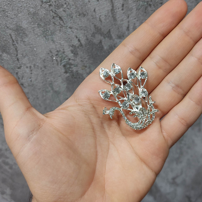 گل سینه زنانه مدل طاووس کد 980