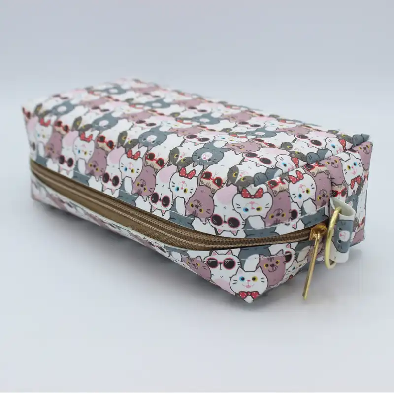 کیف لوازم آرایش زنانه مدل پیشی ها کد IDM 548