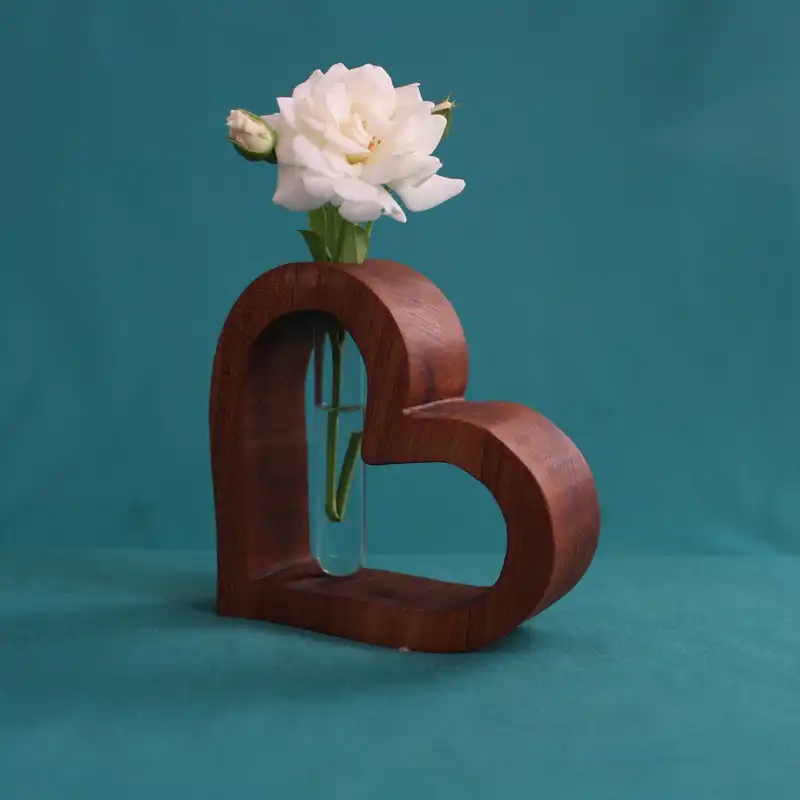 گلدان چوبی مدل رومیزی قلب1