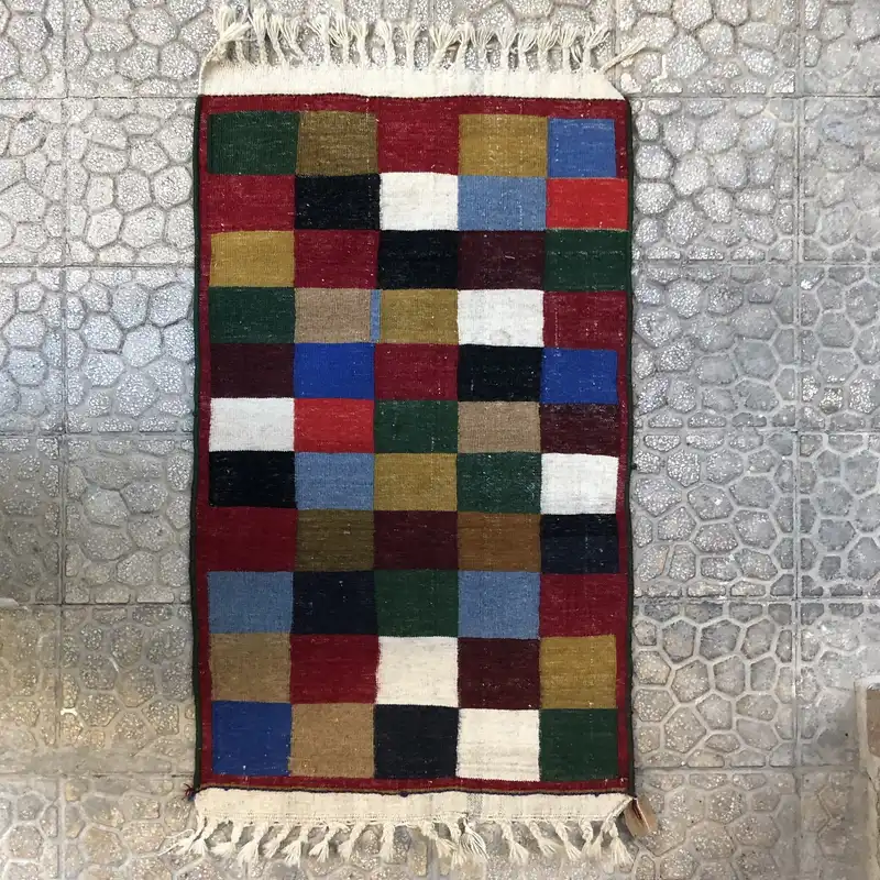 گلیم دستبافت طرح شطرنجی
