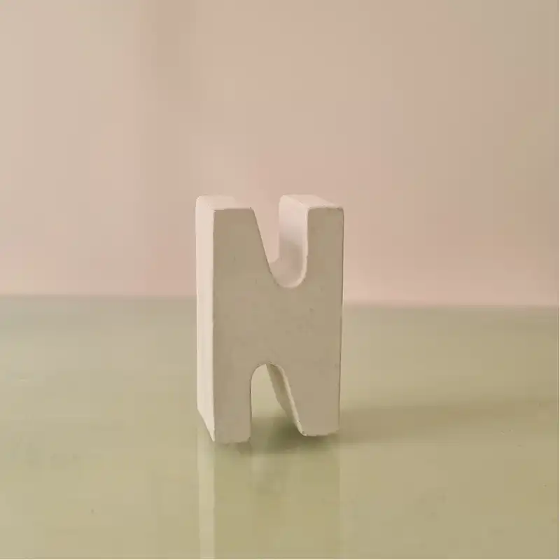 استند رومیزی تزیینی مدل حرف N