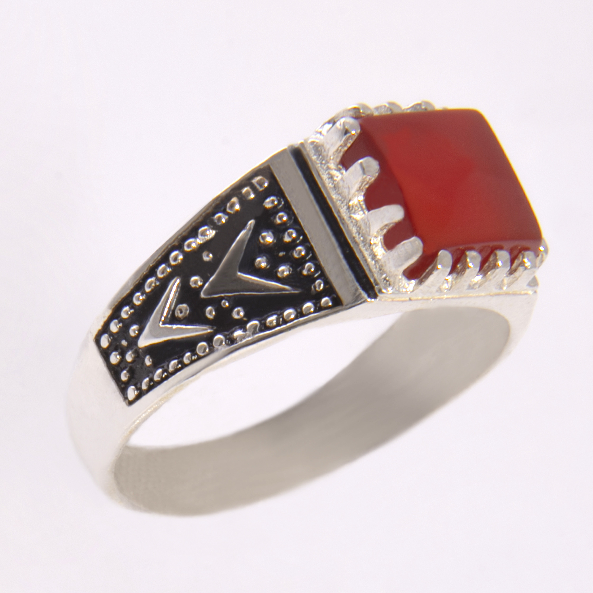 انگشتر نقره زنانه مدل بازرگانی میلادی سنگ عقیق رکاب سیلندری سیاه قلم کد AW_056 انگشتر نقره زنانه مدل بازرگانی میلادی سنگ عقیق رکاب سیلندری سیاه قلم کد AW_056