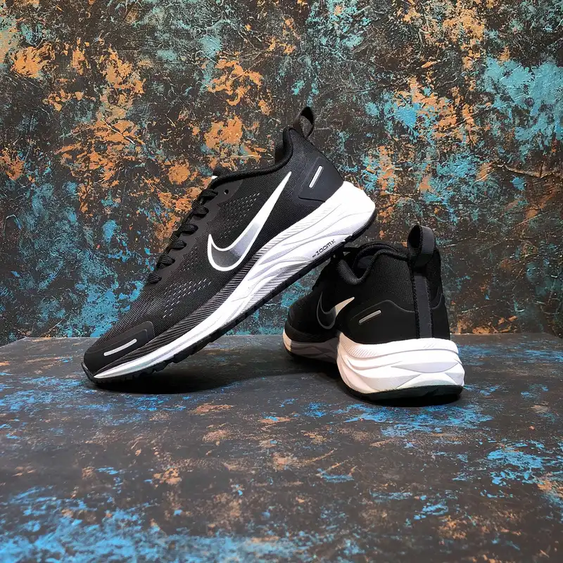 کفش مخصوص دویدن مدل    ZOOM WINFLO 9X BKWH-100056001