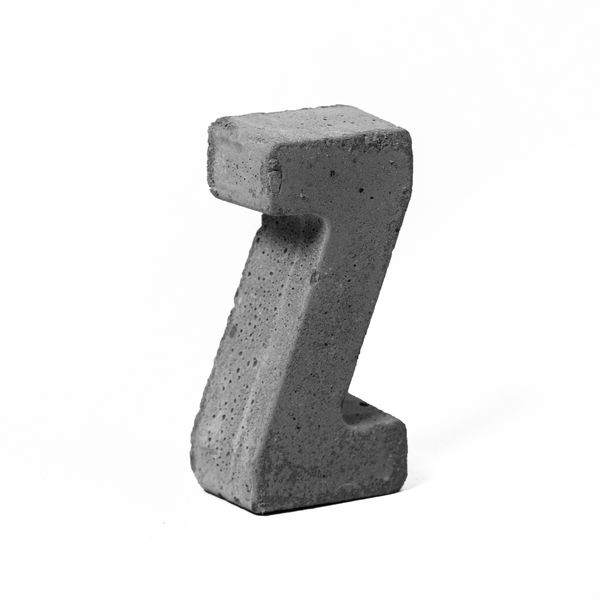 مجسمه بتنی طرح حروف مدل letter Z