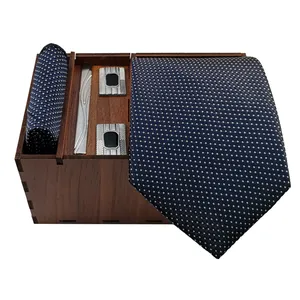 ست کراوات و دستمال جیب و دکمه سردست و گیره کراوات مردانه مدل 705