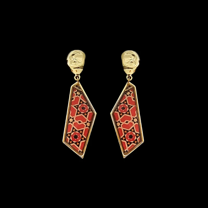 گوشواره اویز زنانه مدل رزینی سنتی طرح دفرمه