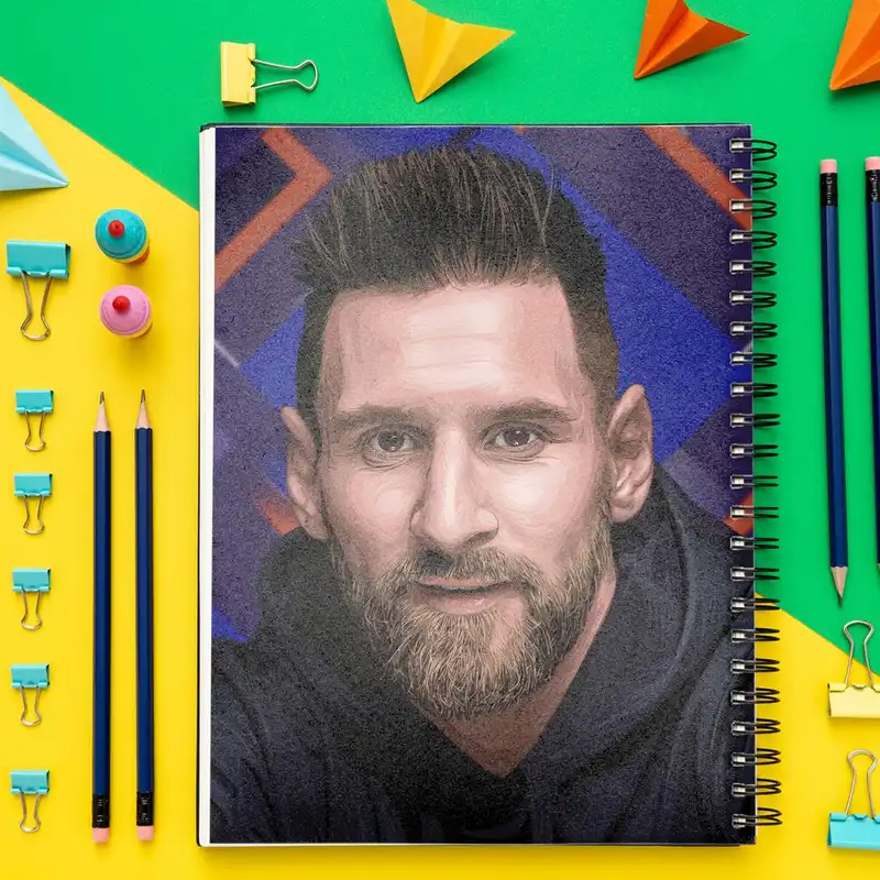 دفتر مشق باژیکان طرح فوتبالی مسی کد 20214356 به همراه فتوکارت مجموعه 24 عددی