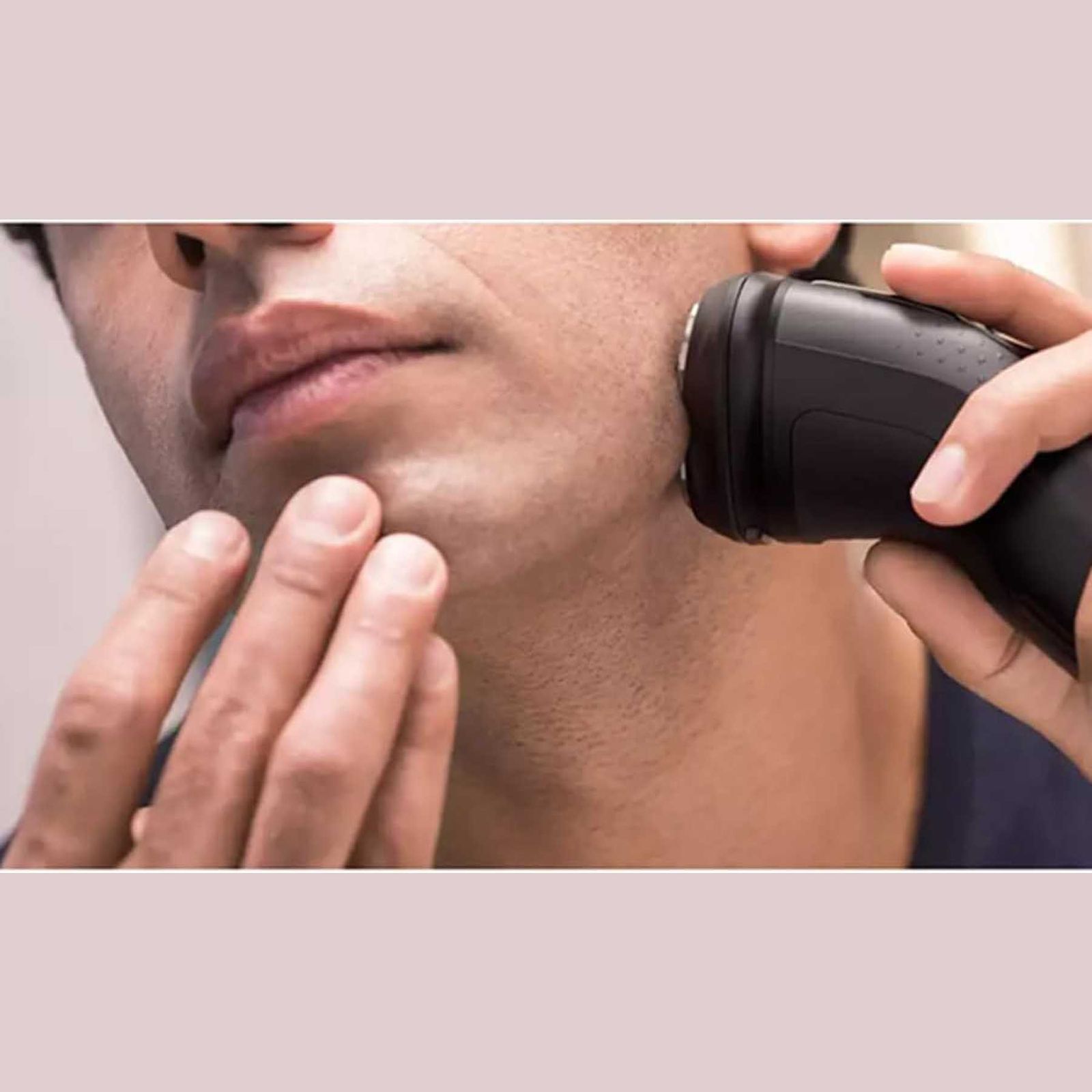 ماشین اصلاح موی صورت فیلیپس مدل S1223/41، اصلاح به صورت صفر زن، چراغ نشانگر شارژ، استفاده به صورت خشک و مرطوب، ضدآب، منبع انرژی باتری، تکنولوژی اصلاح به صورت برش چرخشی، مدت زمان شارژ 480 دقیقه و مدت زمان استفاده پس از شارژ 40 دقیقه، به‌همراه برس -  - 11