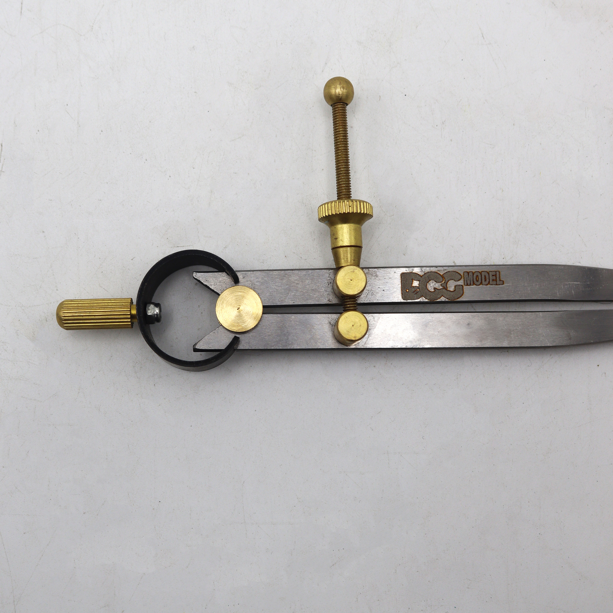 پرگار صنعتی مدل داگ کد YP-MOSTAGHIM SANJ گستره 0- 150 میلیمتر