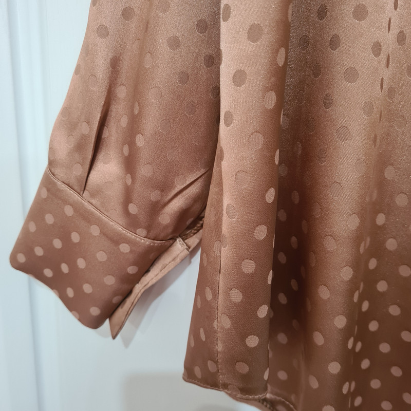 شومیز آستین بلند زنانه مدل ساتن خال خالی کد ۱