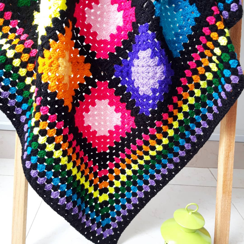 شال مبل مدل هفت رنگ سایز 90x90 سانتیمتر