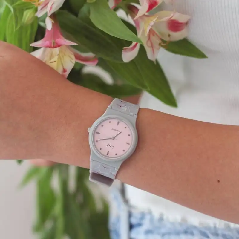 ساعت مچی عقربه ای زنانه کیو اند کیو مدل V06A-011VY