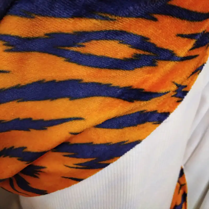 پارچه لباس مدل مخمل سابتل طرح پلنگی کد PO150