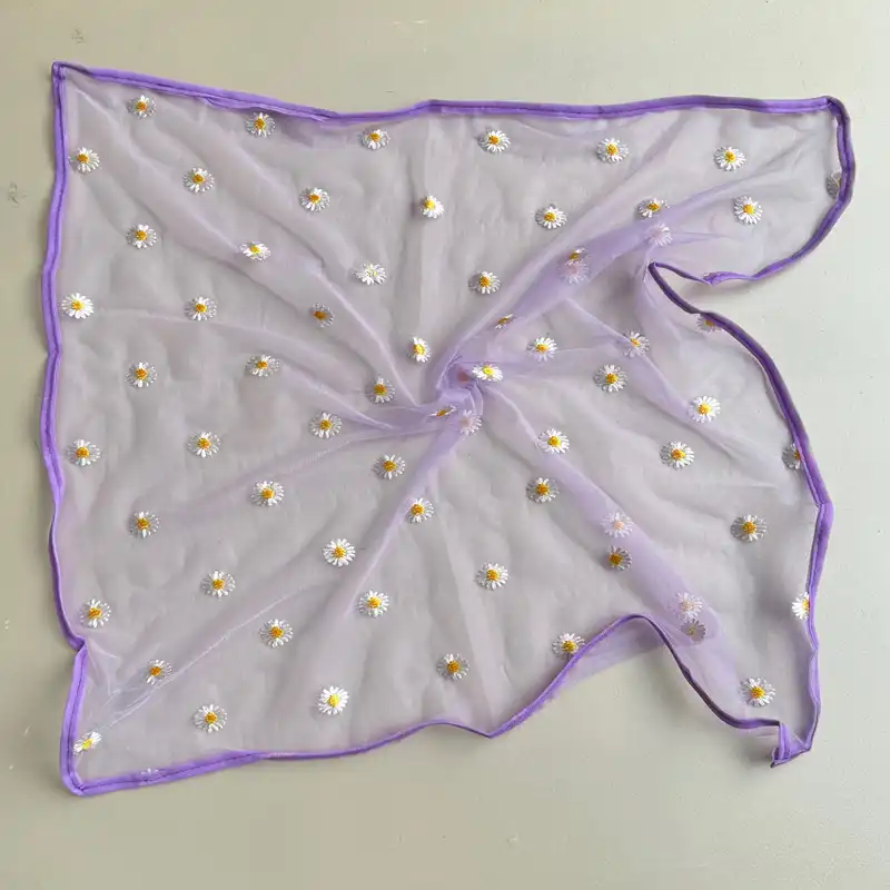 روسری زنانه مدل توری گل بابونه ای کد 60