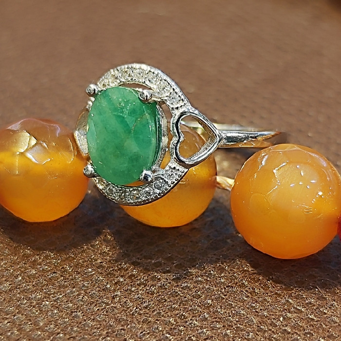 انگشتر نقره زنانه مدل سنگ زمرد آفریقایی کد 588