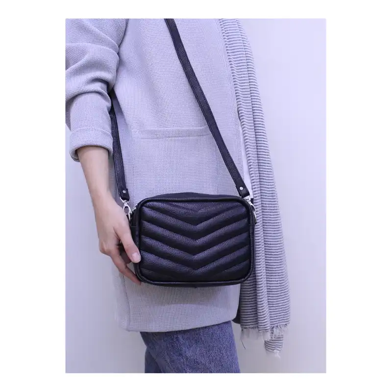 کیف دوشی زنانه چرم آرا مدل d088