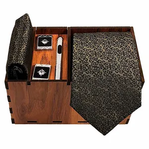 ست کراوات و دستمال جیب و دکمه سردست و گیره کراوات مردانه مدل 505