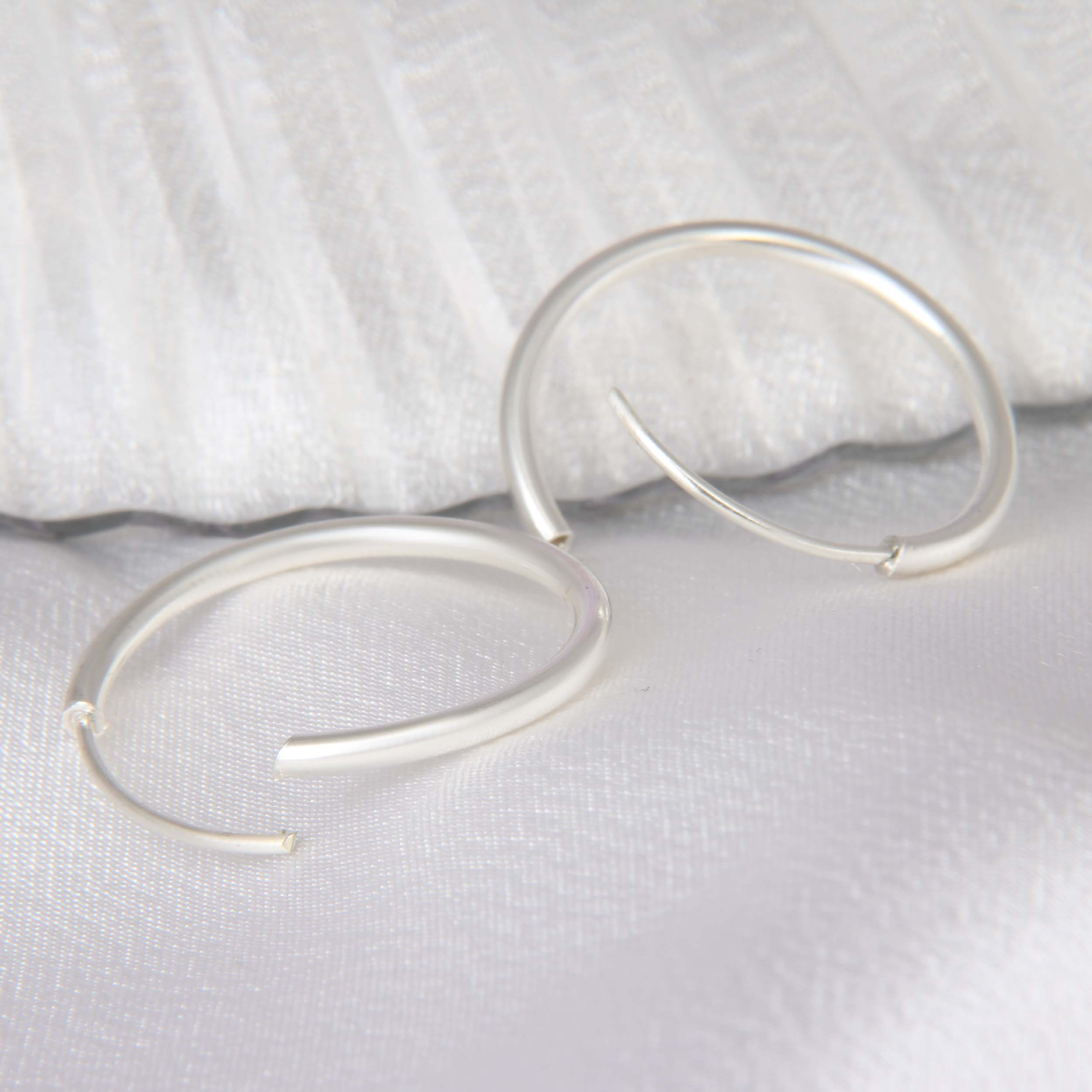 گوشواره نقره زنانه بازرگانی میلادی مدل حلقه ای کد GZN_273 گوشواره نقره زنانه بازرگانی میلادی مدل حلقه ای کد GZN_273