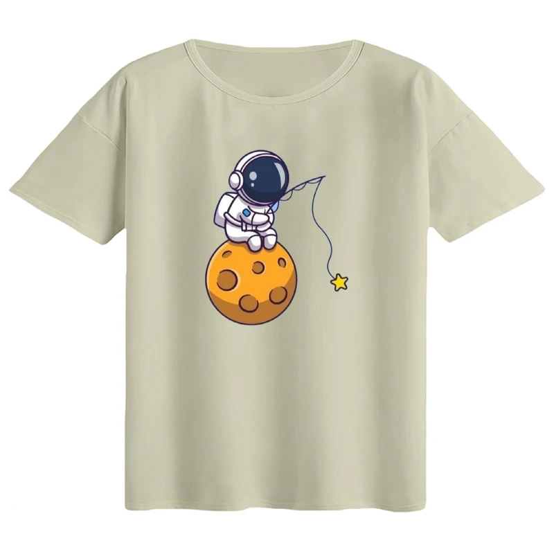 تی‌شرت  اورسایز آستین کوتاه زنانه مدل باکسی طرح فضانورد و ماه کد۳ رنگ کرم 