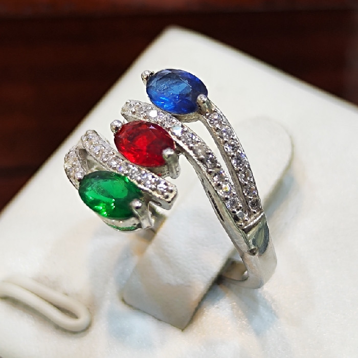 انگشتر نقره زنانه مدل سه جواهر نگین کد 521 انگشتر نقره زنانه مدل سه جواهر نگین کد 521