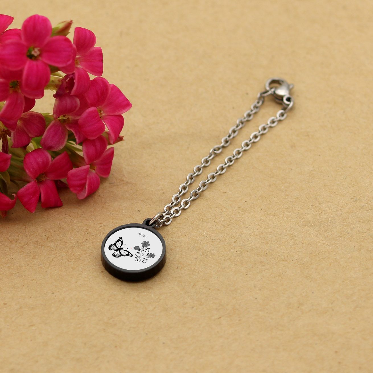 آویز ساعت زنانه ناکسیگو مدل شب تاب طرح پروانه کد AW7279 -  - 4