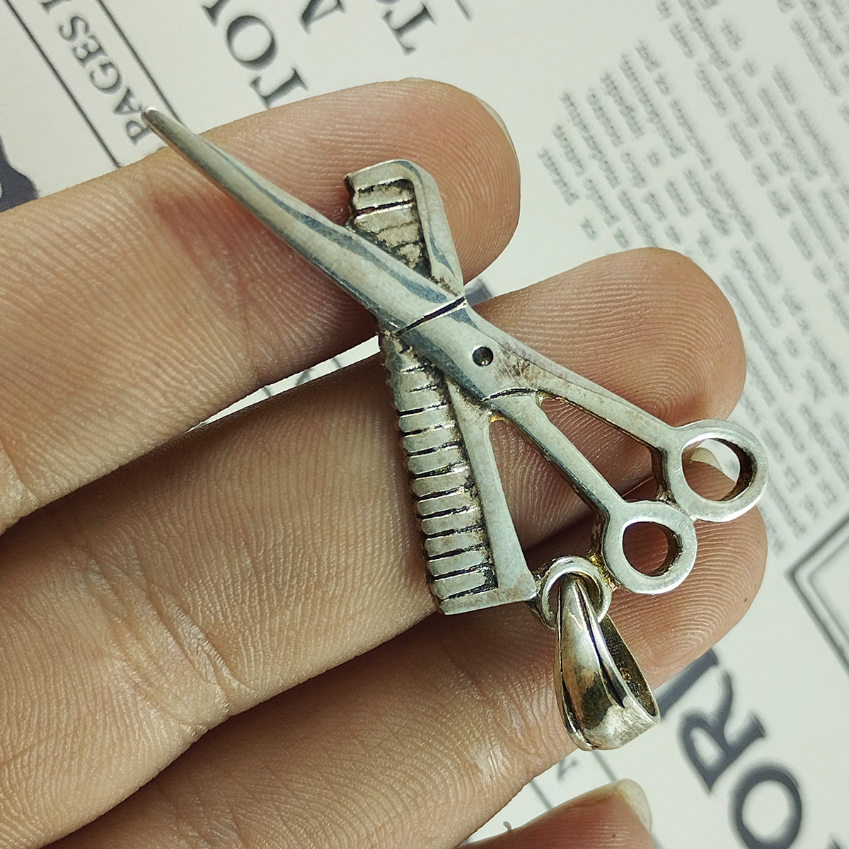 آویز گردنبند نقره سلین کالا مدل قیچی و شانه کد 103