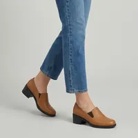 کفش پاشنه‌دار زنانه چرم عطارد مدل SH170