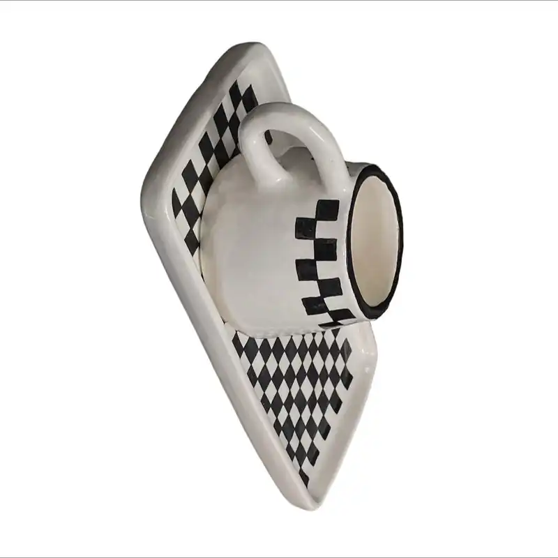 ست فنجان و نعلبکی طرح شطرنجی