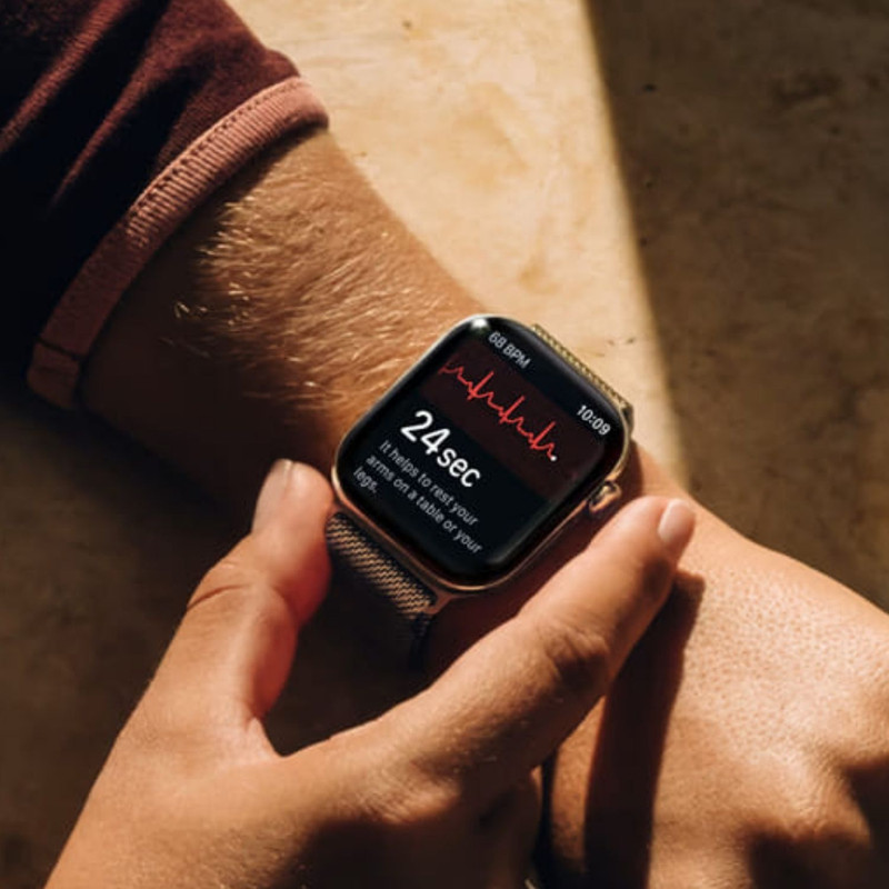 ساعت هوشمند 42 میلی‌متری اپل مدل Watch Series 12 Aluminum Case با بند سیلیکونی، سازگار با iOS 27 و بالاتر