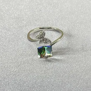 انگشتر زنانه سواروسکی مدل پروانه و مکعب کد 101651