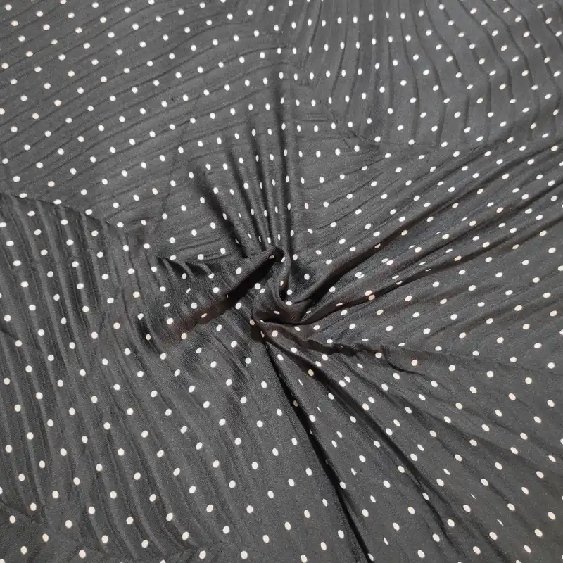 شال زنانه مدل پلیسه توپی ریز منگوله دار