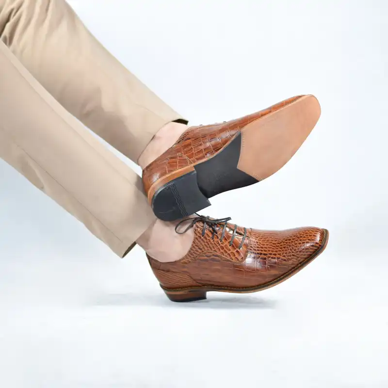 کفش مردانه کرمانی مدل تمام چرم دستدوز کروکودیل کد 1057 رنگ عسلی