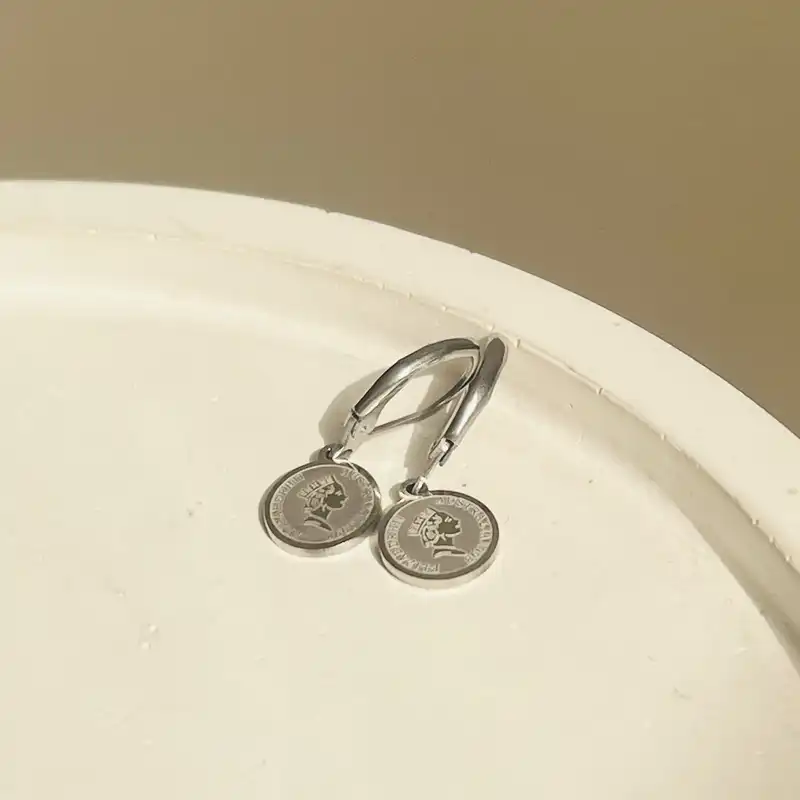 گوشواره زنانه مدل سکه الیزابت