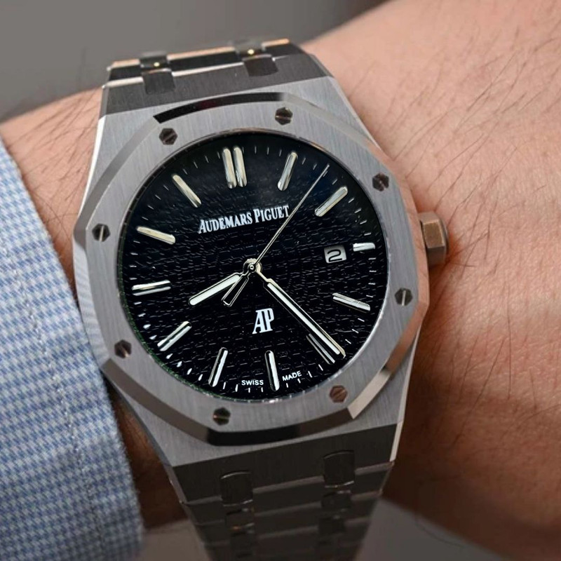 ساعت مچی عقربه‌ای کوارتز مردانه مدل تقویم دار طرح AP کد 102