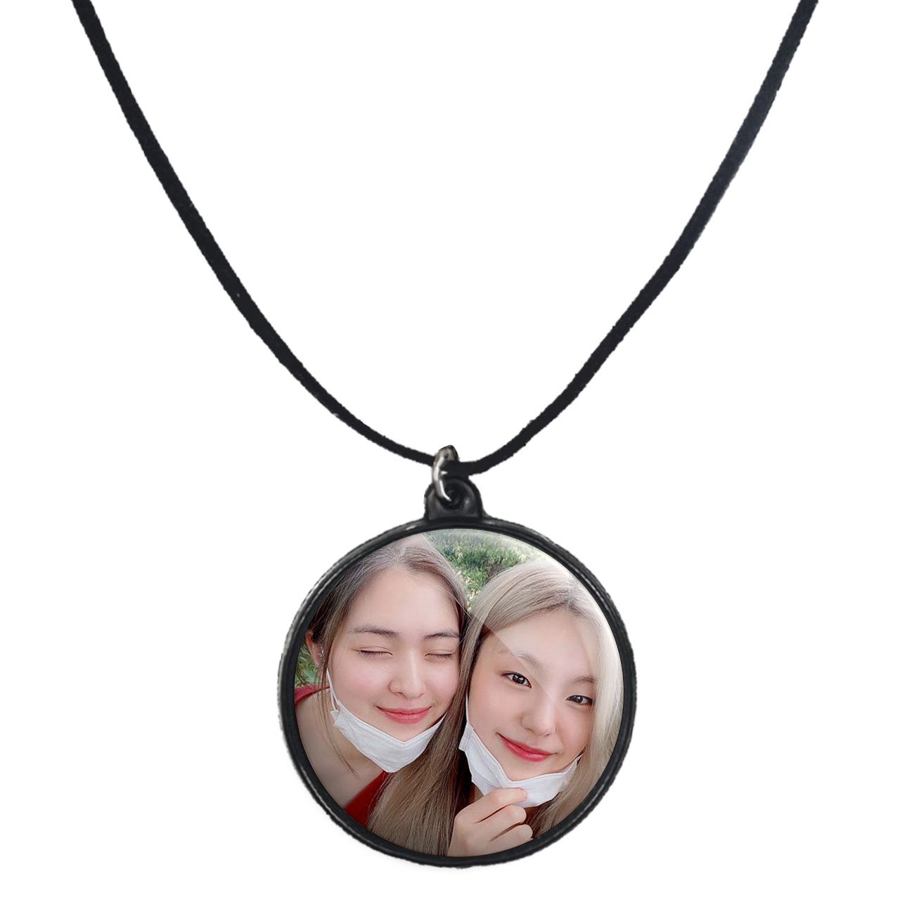 گردنبند پرمانه طرح گروه موسیقی ایتزی کد pmb.13086 مدل دو طرفه