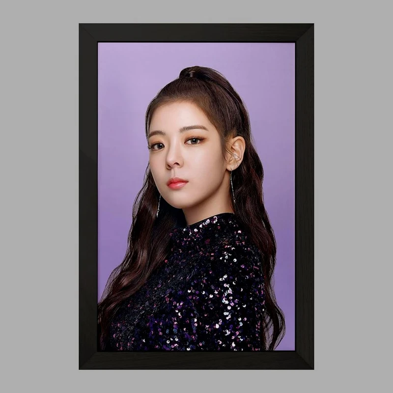 تابلو خندالو مدل لیا گروه ایتزی ITZY  کد 12453