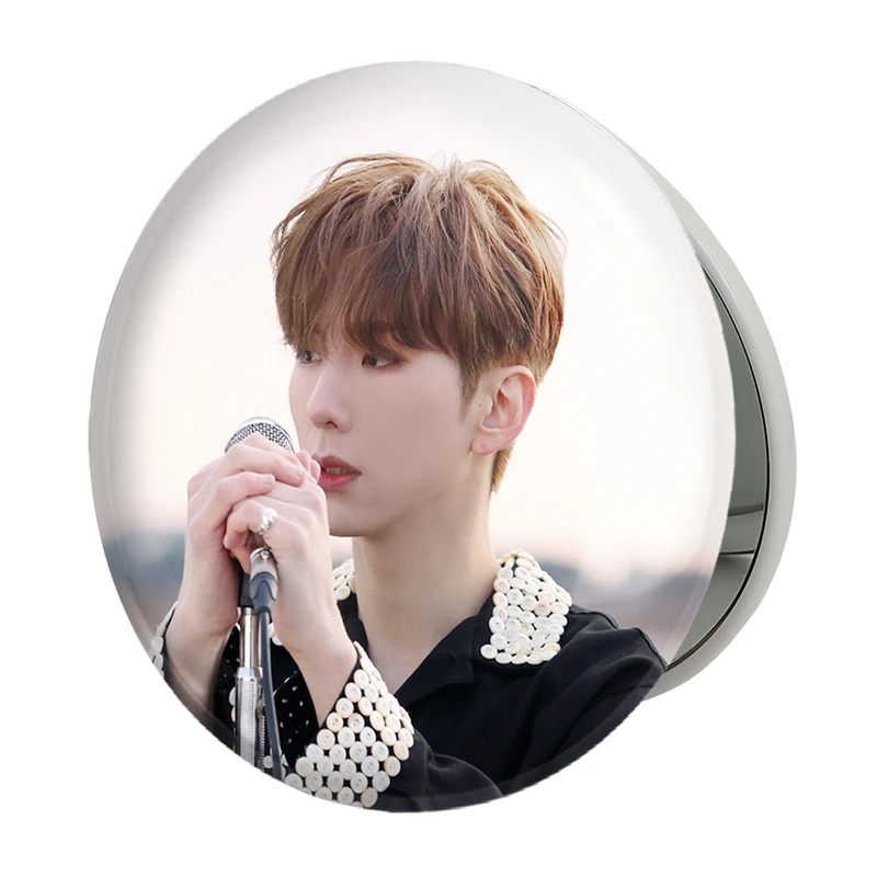 آینه جیبی خندالو طرح کیهیون گروه مانستا اکس MONSTA X مدل تاشو کد 21160 
