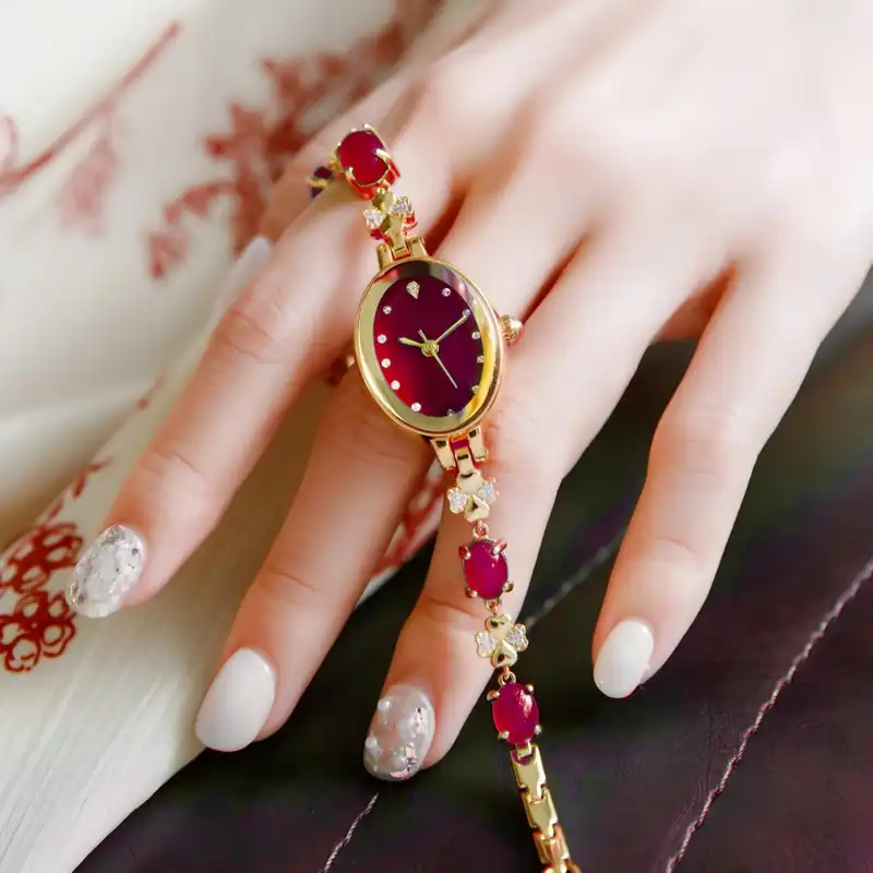 ساعت مچی عقربه ای زنانه مدل نگین دار دستبندی طرح یاقوتی