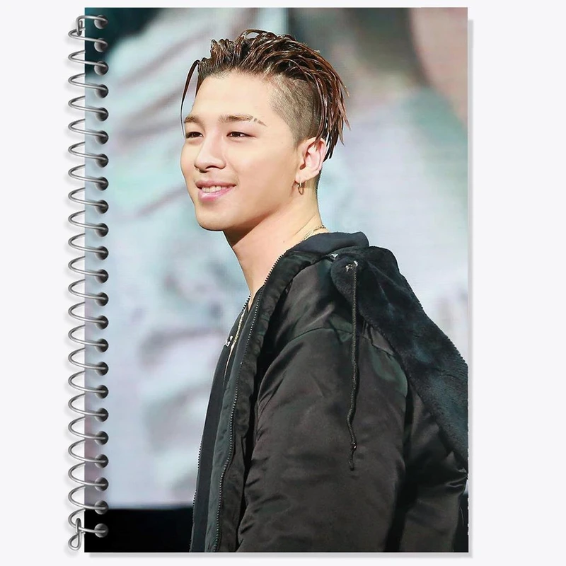 دفتر زبان 50 برگ خندالو مدل دو خط طرح ته یانگ گروه بیگ بنگ BIGBANG کد 12578