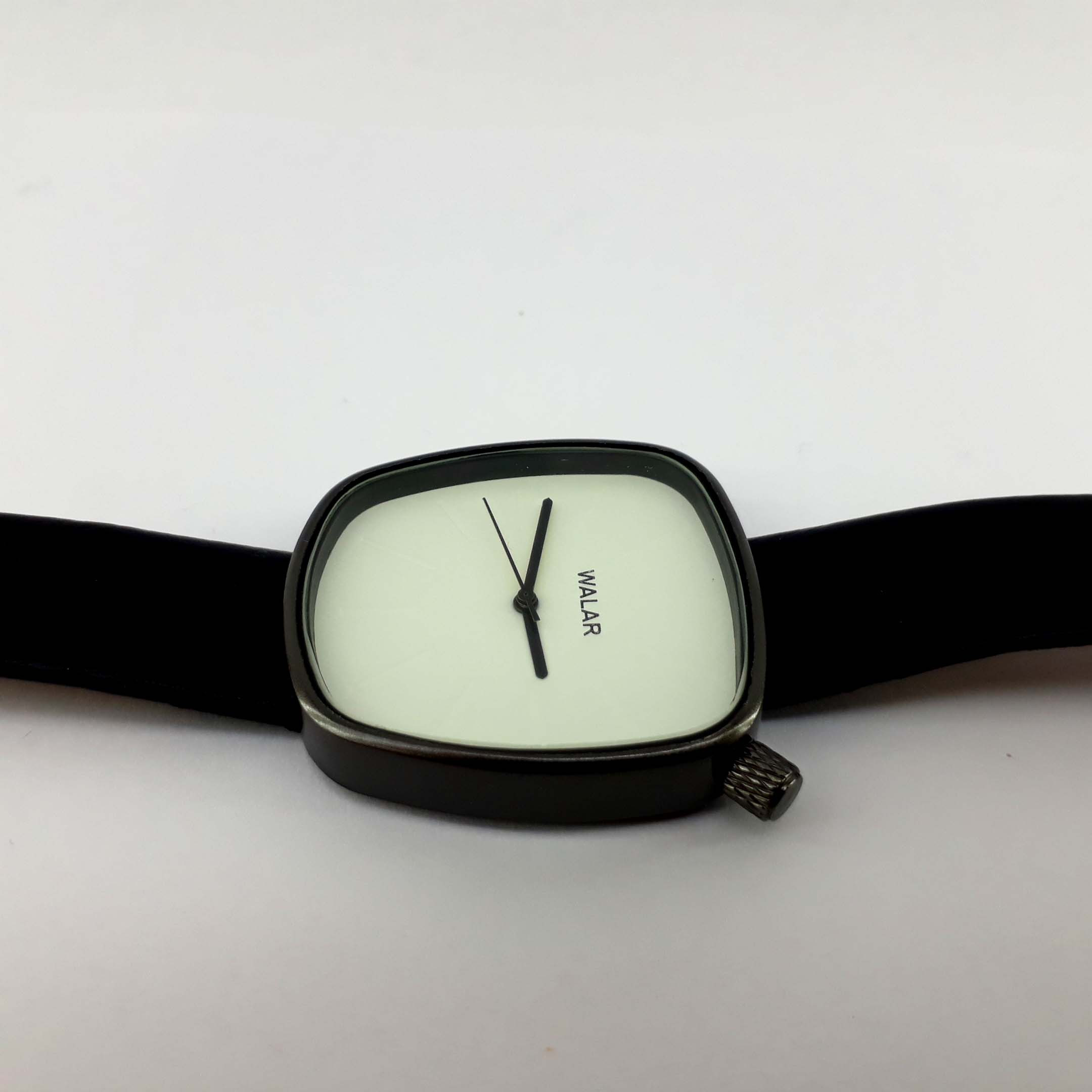 ساعت مچی عقربه‌ای مردانه والار مدل کلاسیک کد zoza01