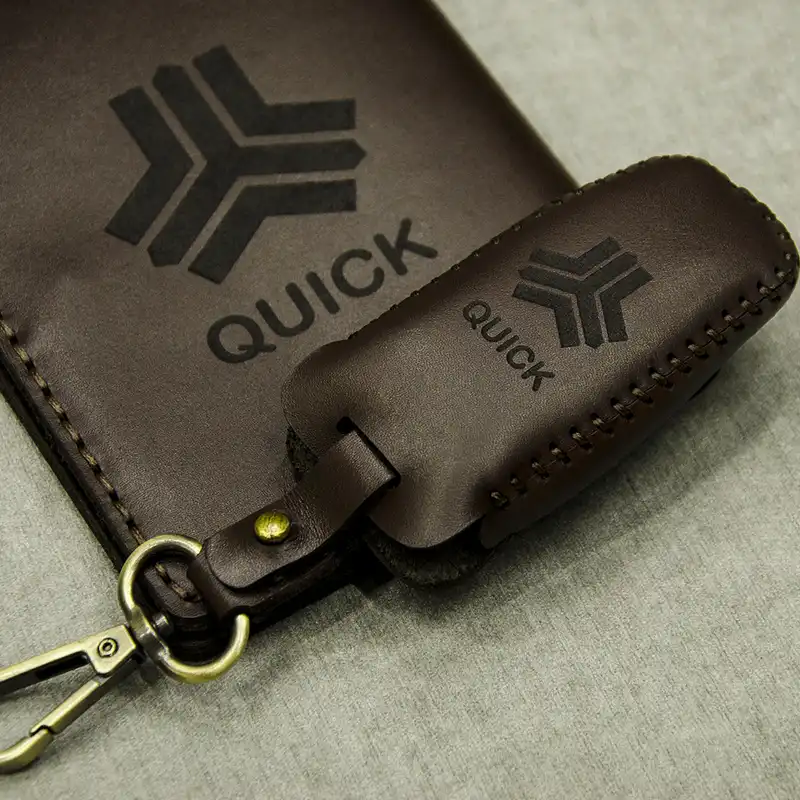 ست هدیه چرمینه اسپرت طرح کوییک کد 71027-B