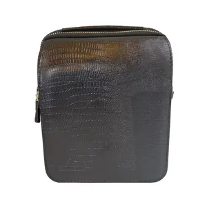کیف رودوشی مردانه سرزمین چرم مدل بولواژ کد 301183